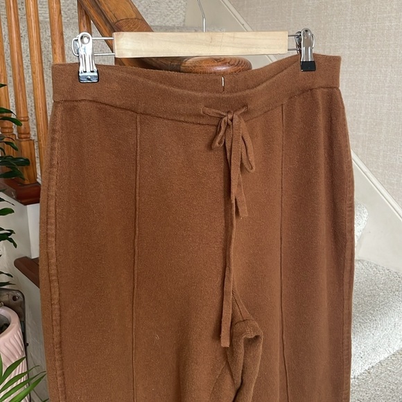 Roots Cozy Cashmere Luxe Pintuck Pants - Picture 4 of 10